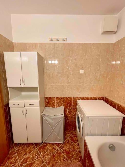 Apartamento Tk Stylish Free Private Parking Garage
